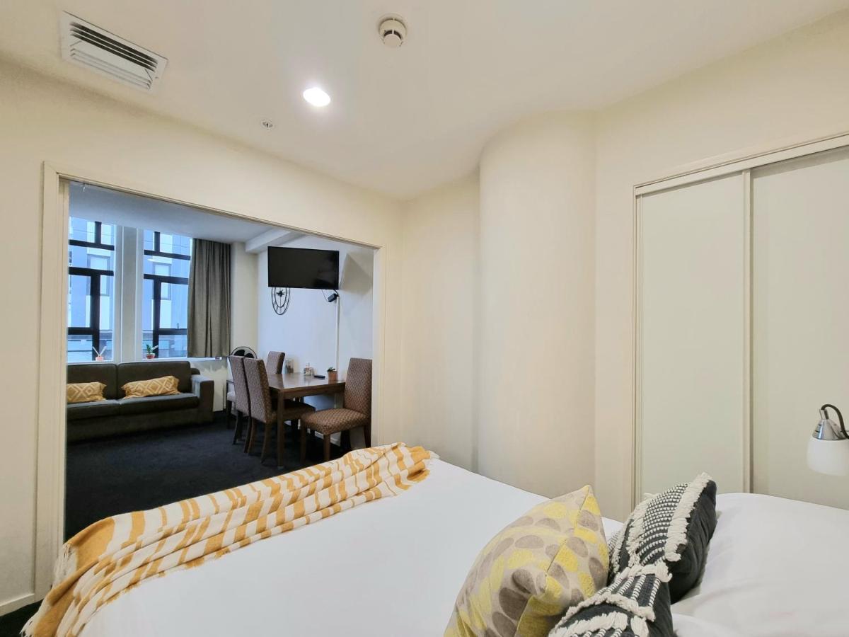Urban Deco Apartment On Queen Street Auckland Szoba fotó