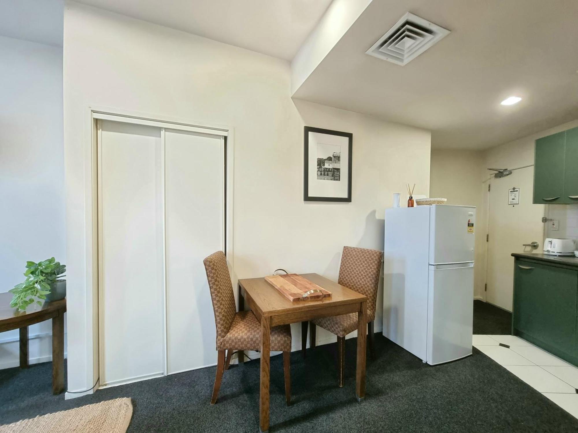 Urban Deco Apartment On Queen Street Auckland Szoba fotó