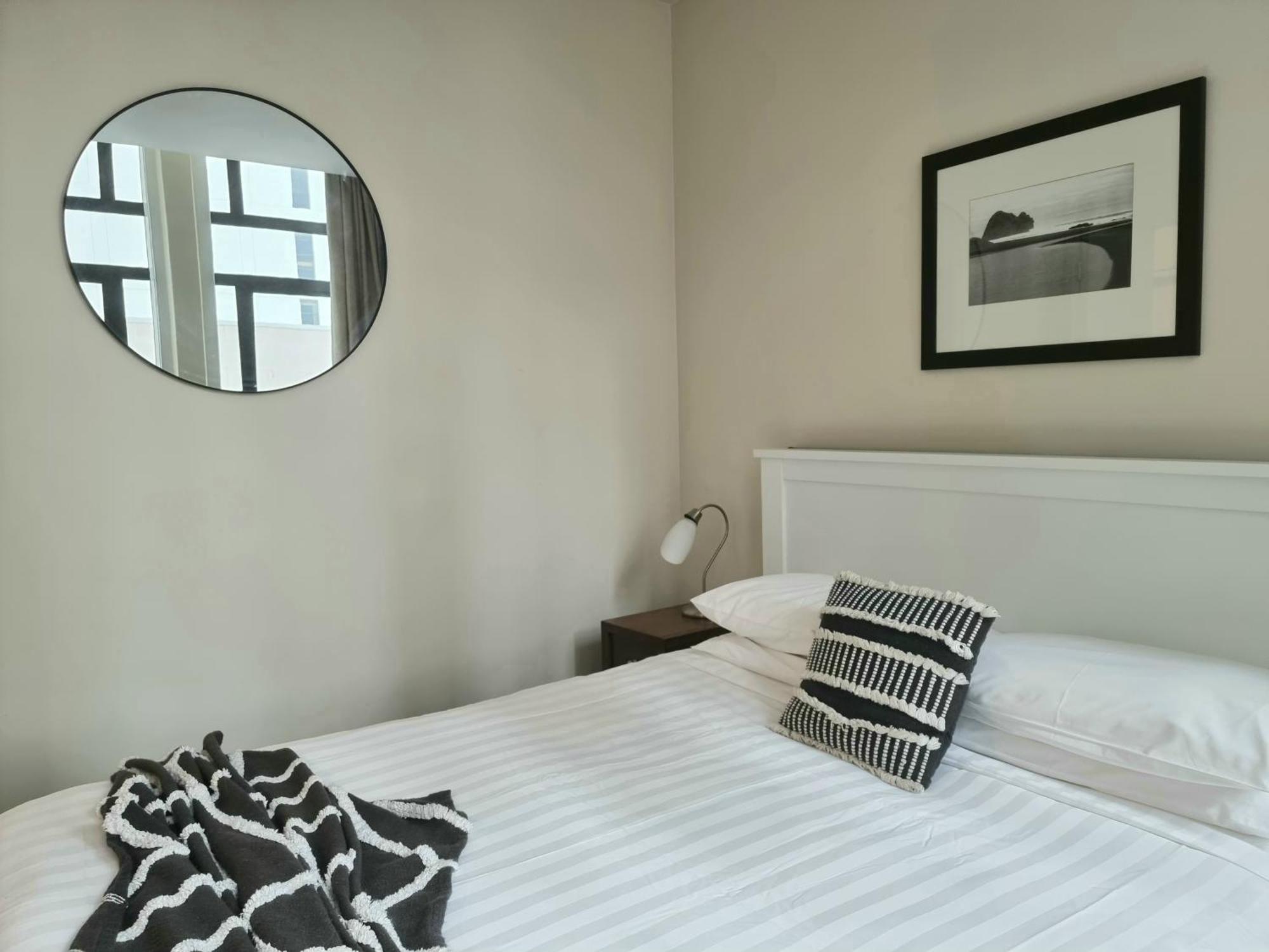 Urban Deco Apartment On Queen Street Auckland Szoba fotó